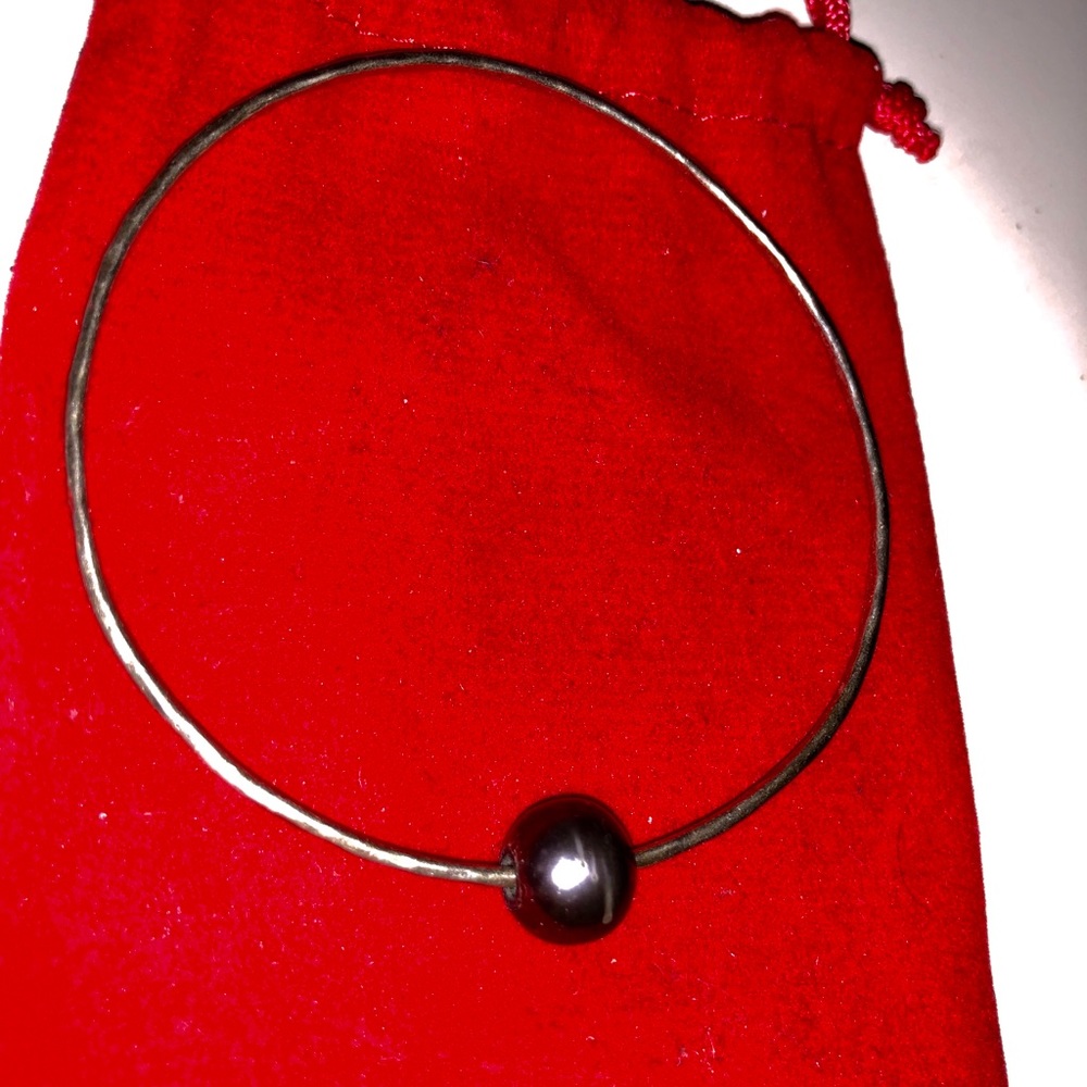 PLATINUM SILVER BRACELET W/ BLACK PEARL!